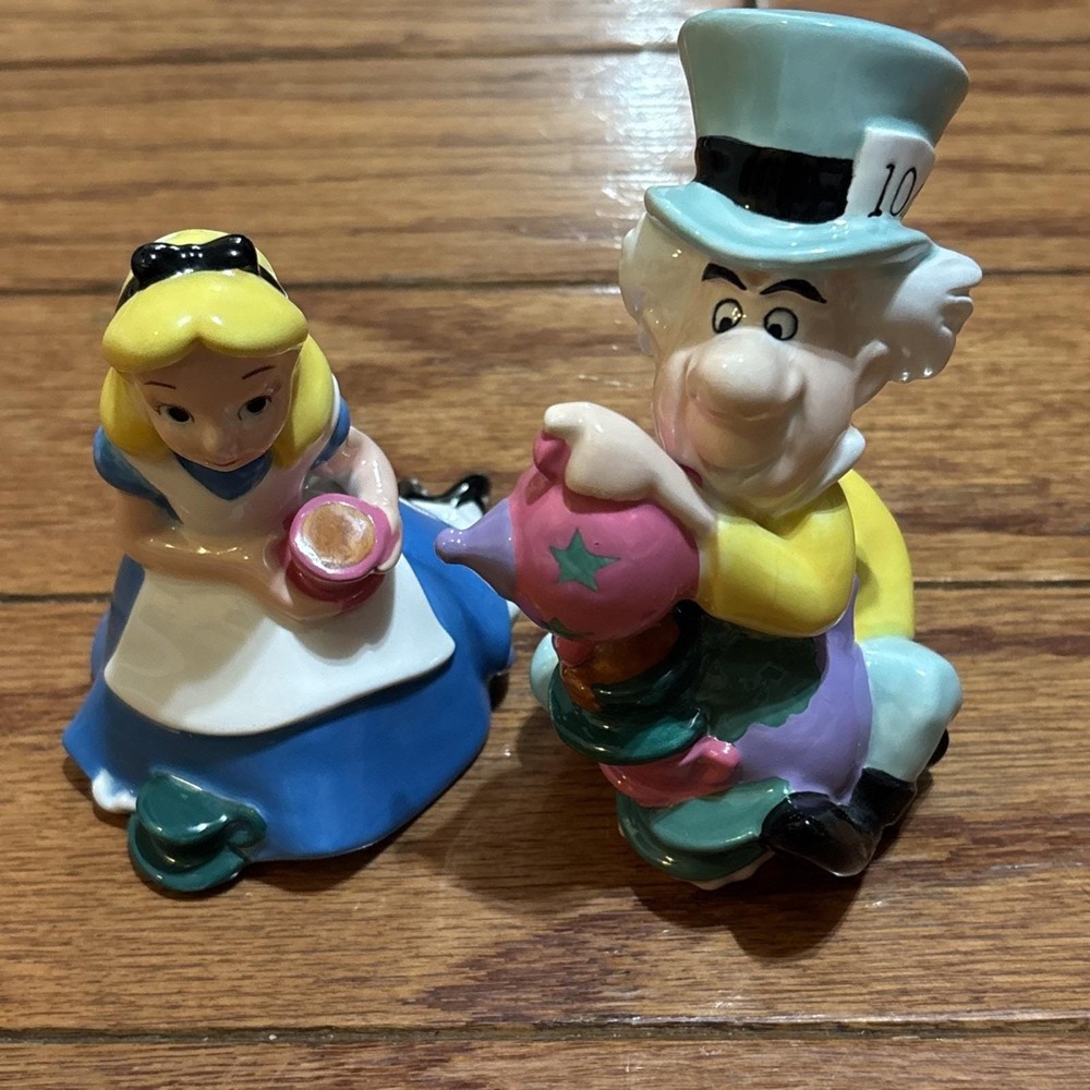 Disney Alice in Wonderland Alice & Mad Hatter Salt & Pepper Shakers Set